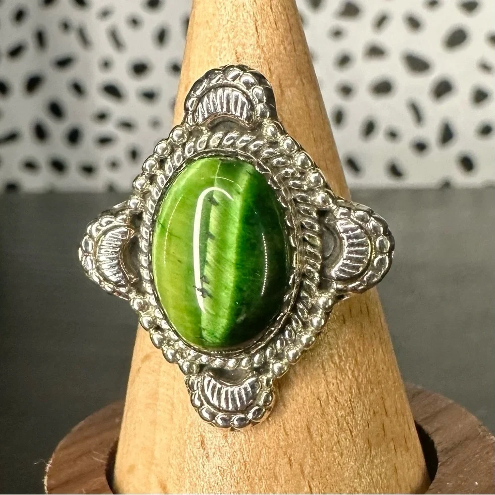 Sterling Silver Green Tigers Cats Eye Elegant Setting Statement Ring